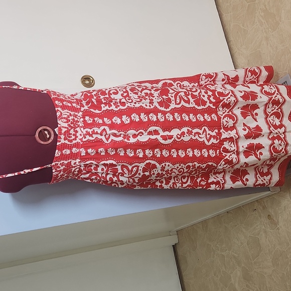 Pretty Red And Whitw Floral Dress - Picture 3 of 6